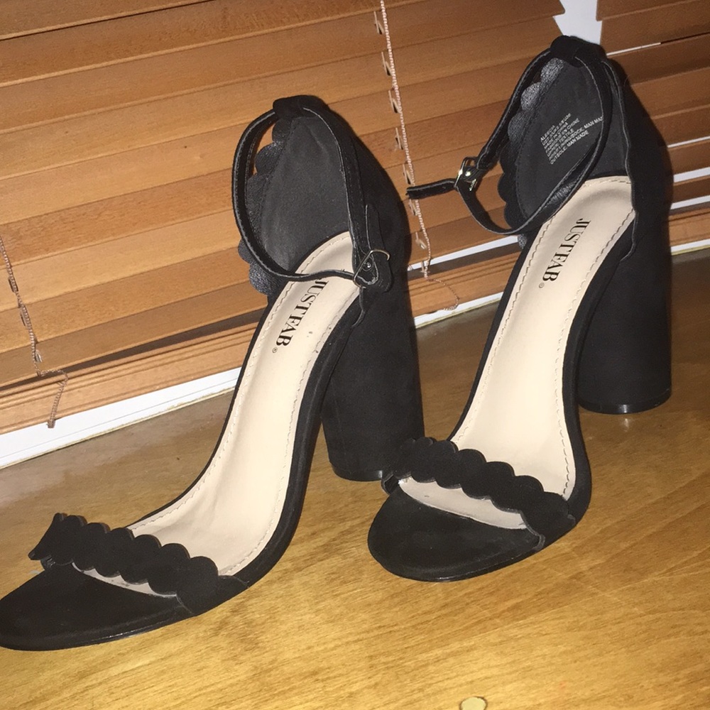 JustFab Black high heels !!!